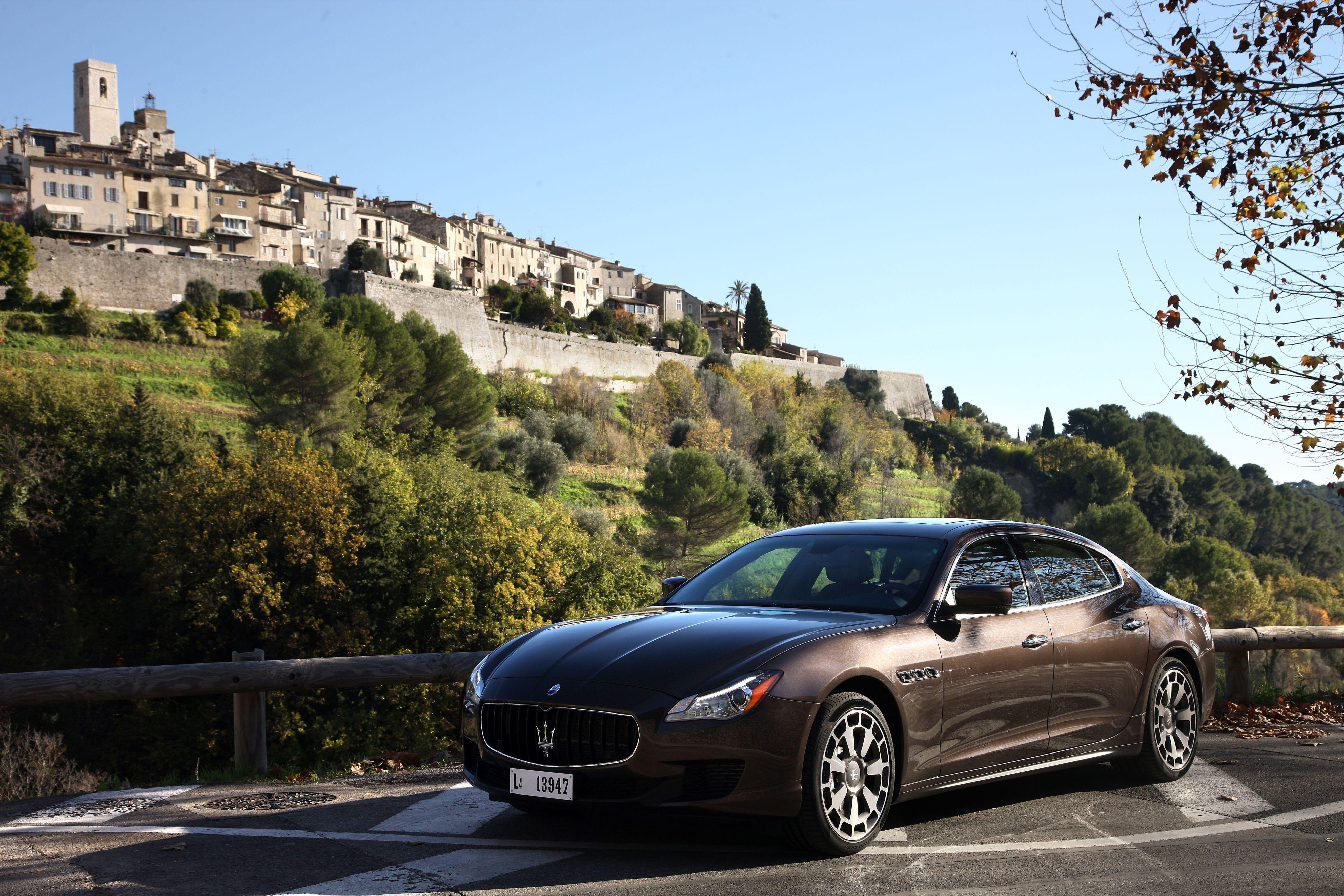 Maserati Quattroporte — легендарная модель фото