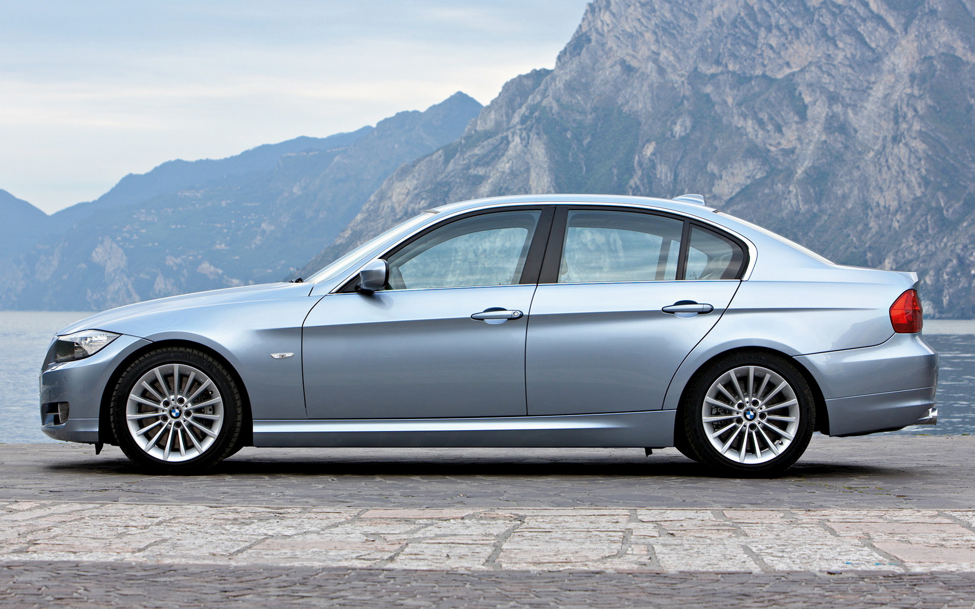 BMW 3 Series (E90) — описание модели фото