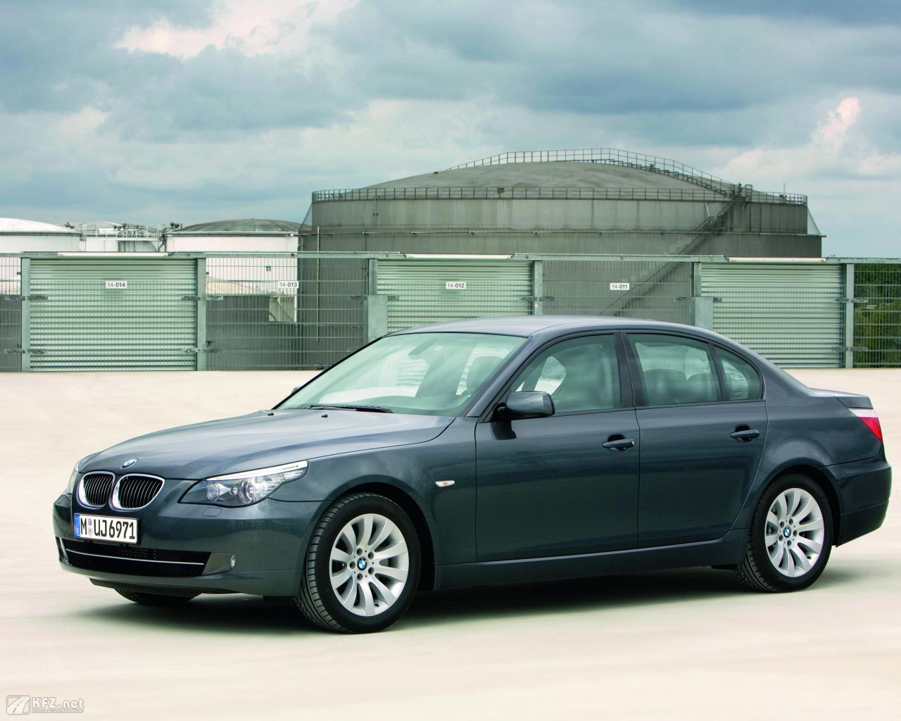 BMW 5 Series (E60) - описание модели фото