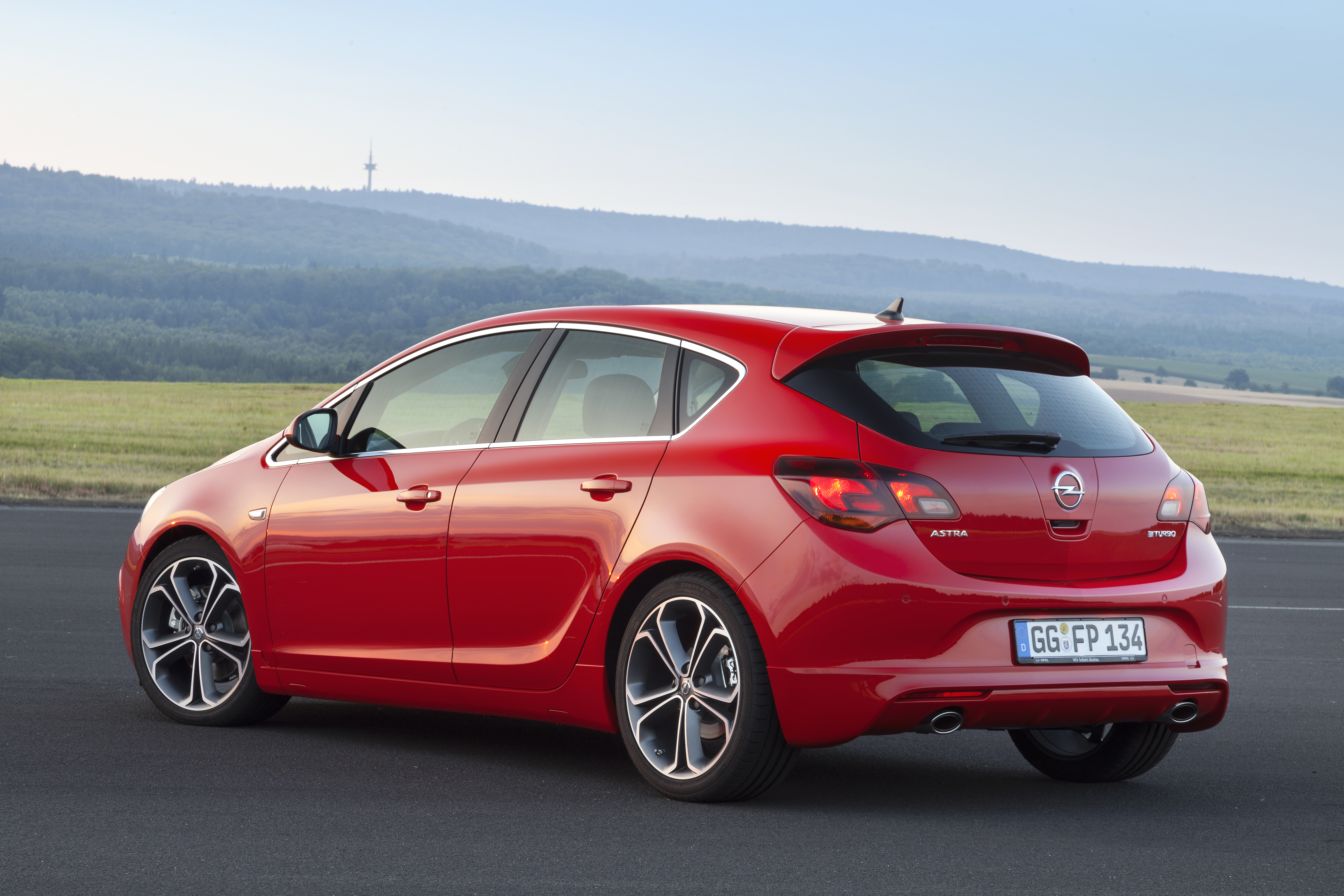 Удаление сколов краски с кузова Opel Astra J фото