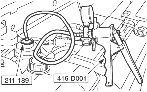 Проверка уровня жидкости в бачке гидроусилителя Ford Focus 2