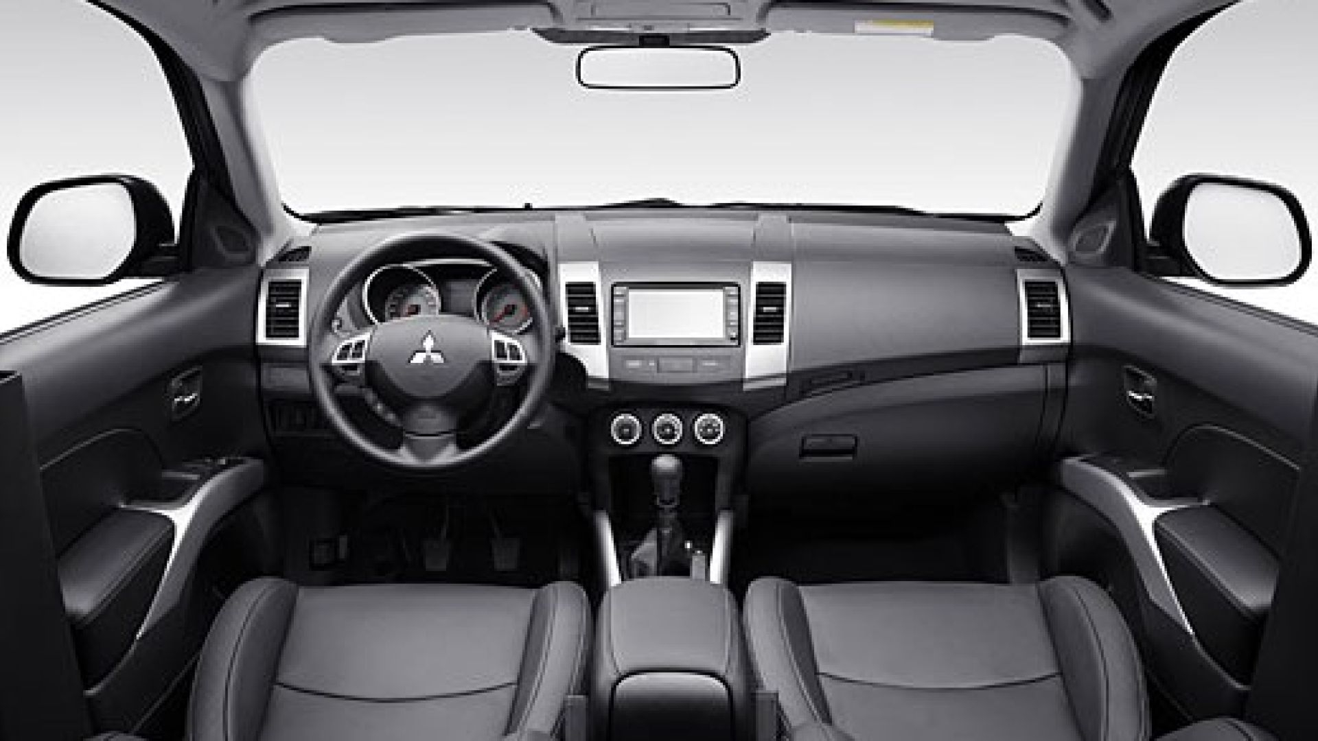 Особенности передних сидений в Mitsubishi Outlander XL