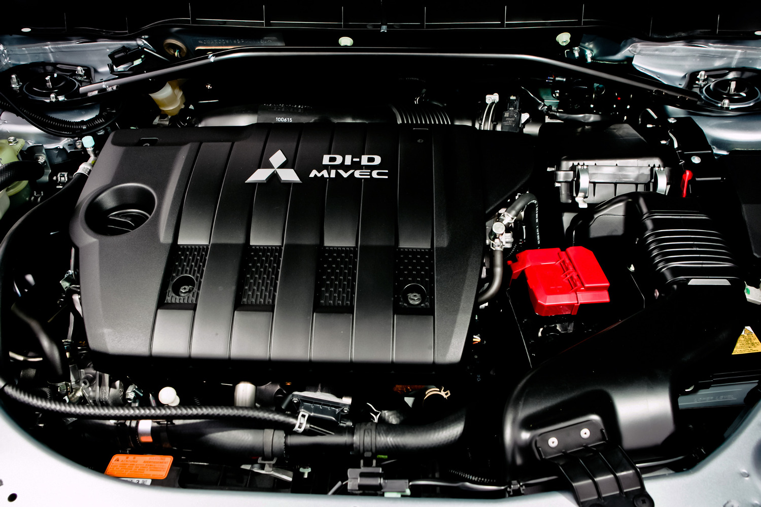 Вытекает масло из двигателя Mitsubishi Outlander XL фото