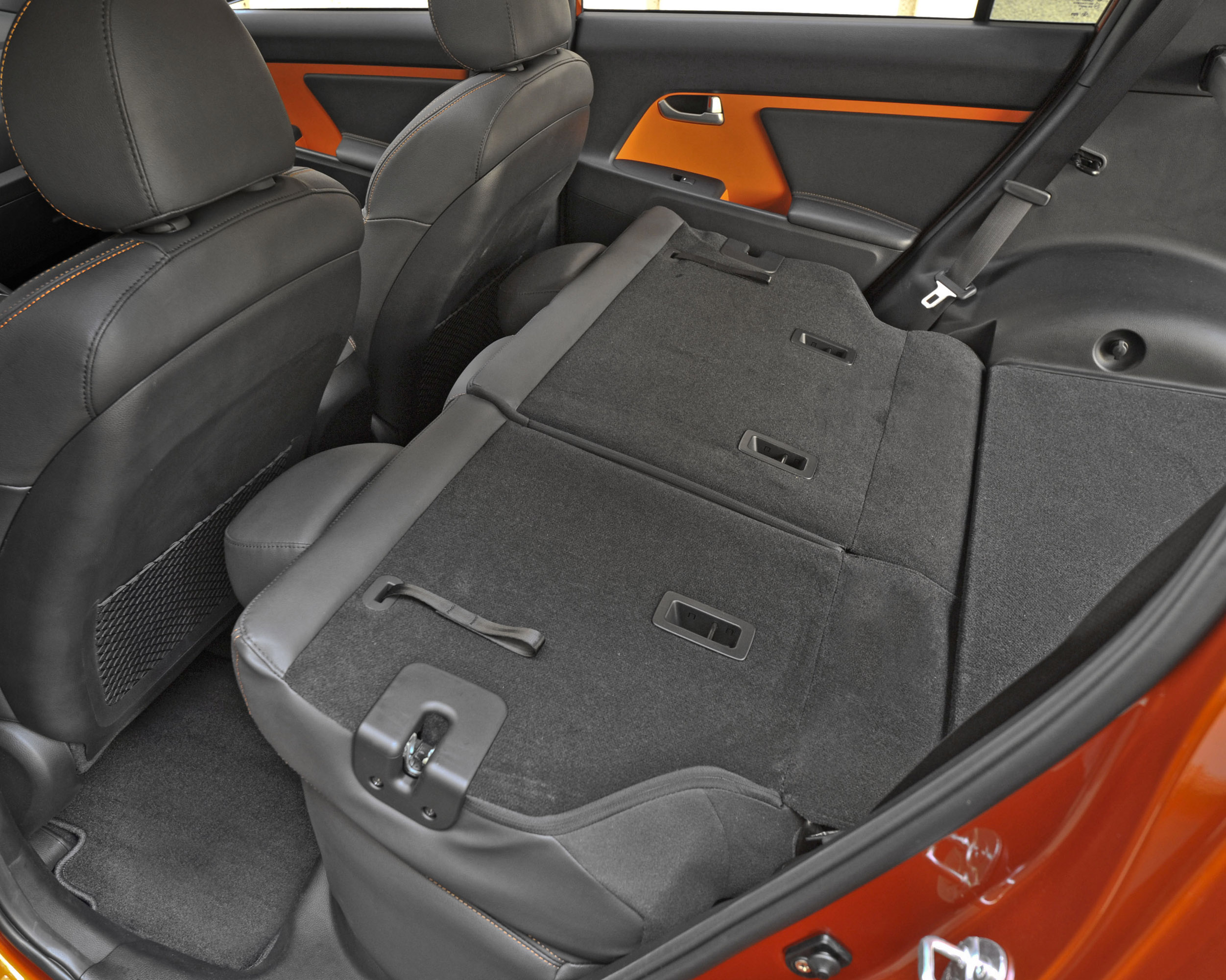 «Сползает» обшивка водительского сидения Kia Sportage 3 фото