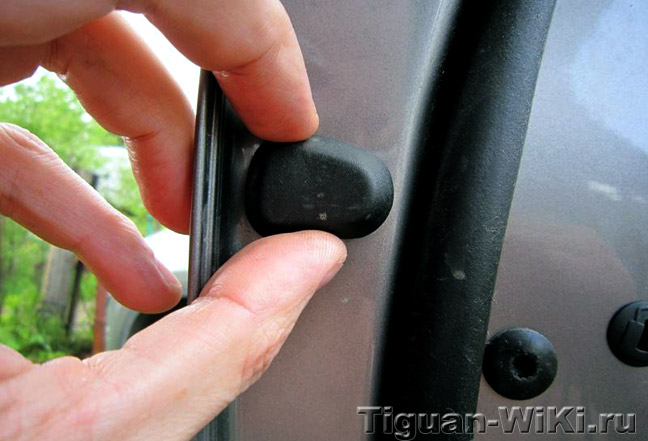 Скрипит резиновый уплотнитель двери VW Tiguan фото