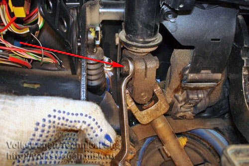Как проверить, не повреждена ли рулевая колонка VW Passat B7? фото