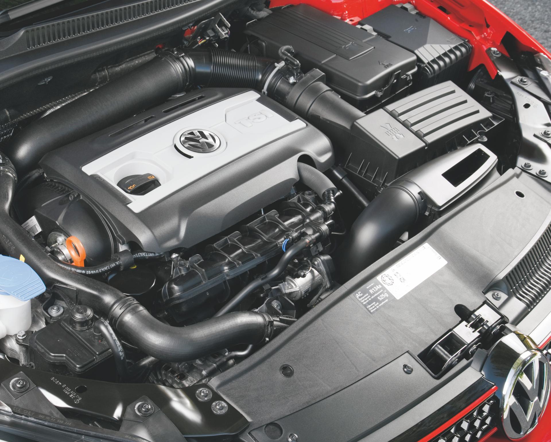 Когда двигатель заглушен, слышен треск из-под днища VW Golf VI фото