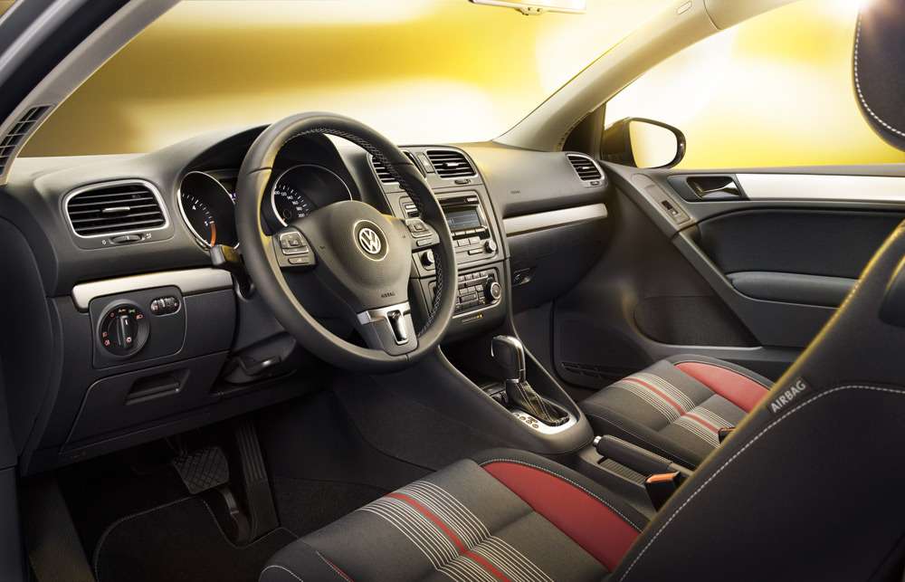 В чём отличия систем “Климатик” и “Климатроник” на VW Golf VI? фото