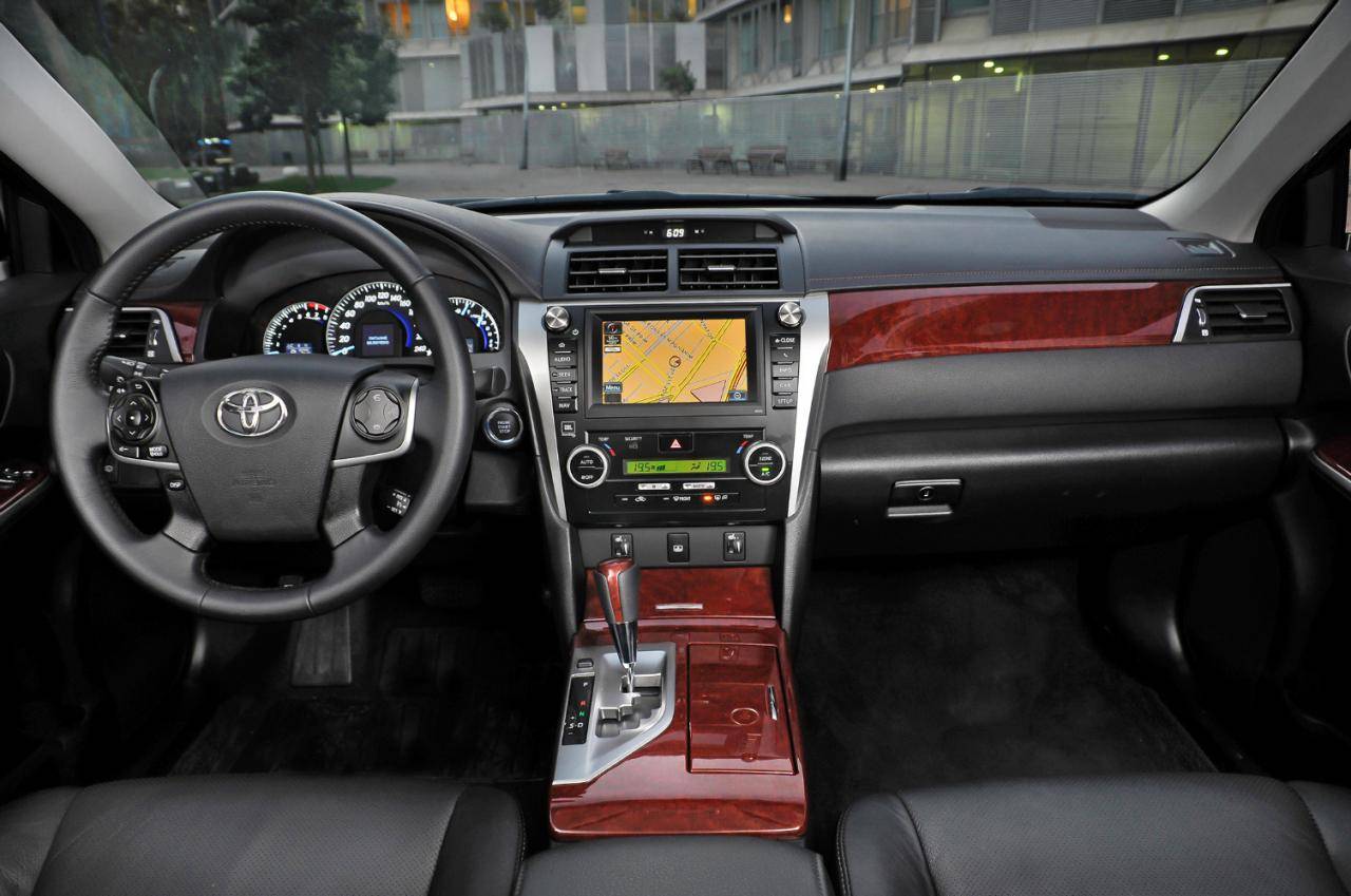 Можно ли «прикуривать» Toyota Camry VII фото