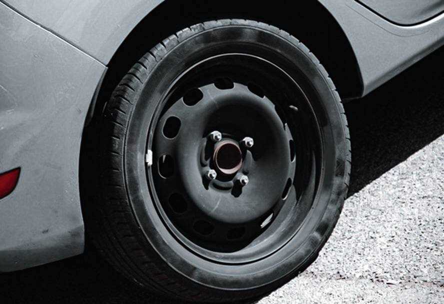 Может ли полноразмерное колесо поместиться в нишу для докатки Chevrolet Lacetti фото