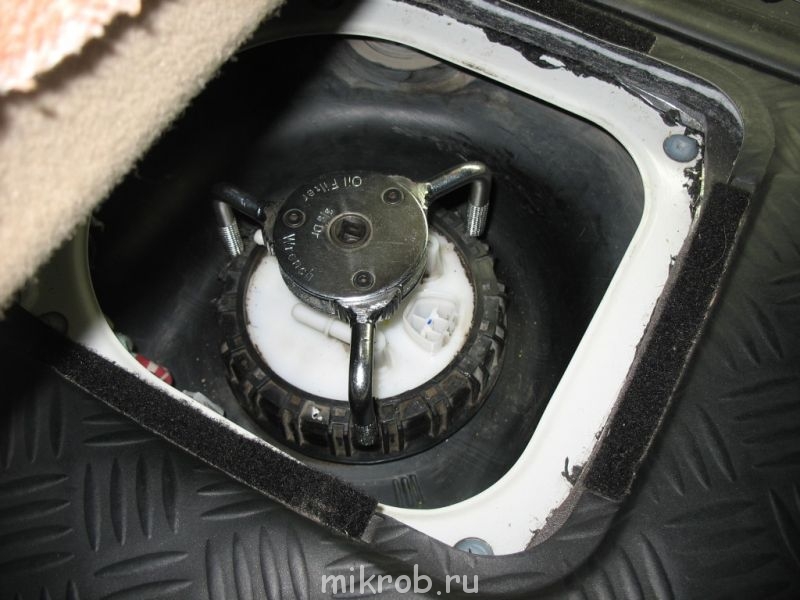 Как поменять сеточку бензонасоса в Hyundai Accent фото