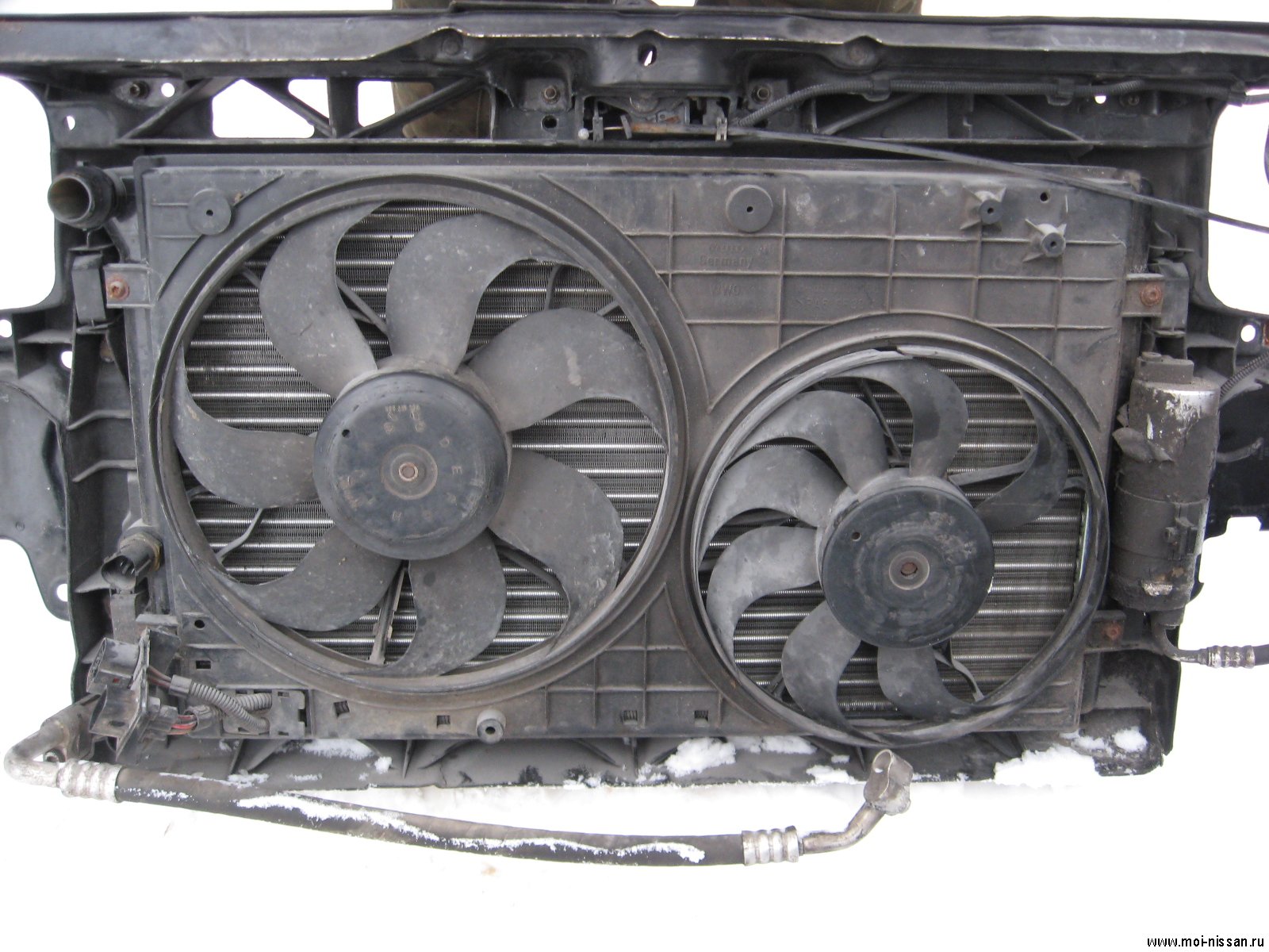 Как снять радиатор охлаждения Volkswagen Jetta VI фото