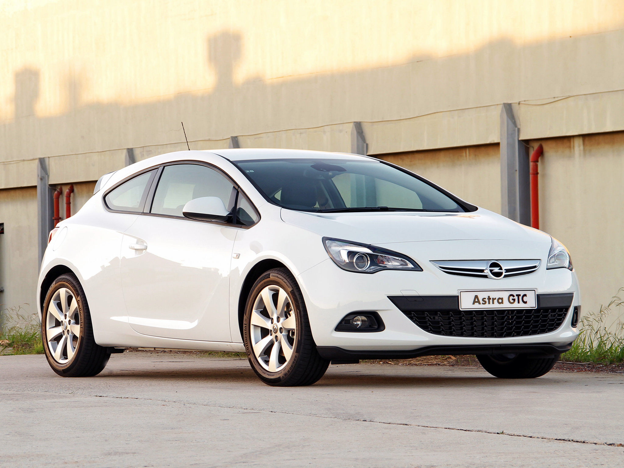 Как сделать шумоизоляцию капота Opel Astra J GTC? фото