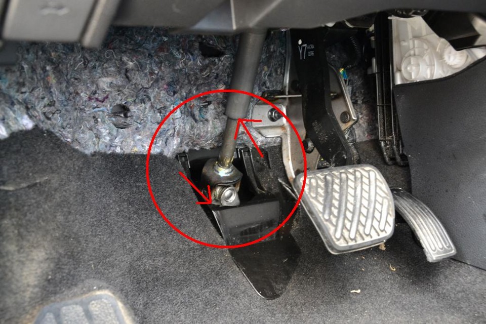 Щелчки при вращении руля в Toyota Highlander II фото