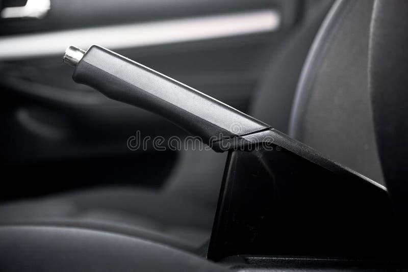 Как подтянуть ручной тормоз на Opel Corsa D фото