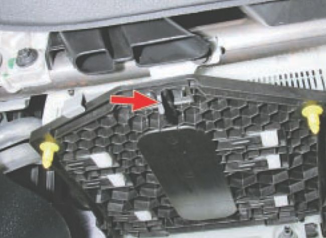 Демонтаж блока управления светом на Ford Mondeo 4 фото