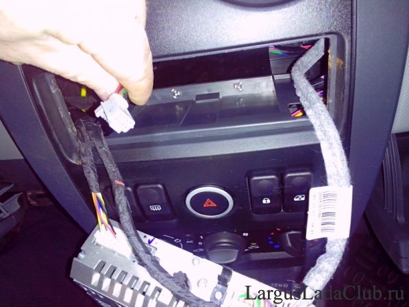 Установка подрулевого джойстика для штатной магнитолы Ford Focus 2 фото