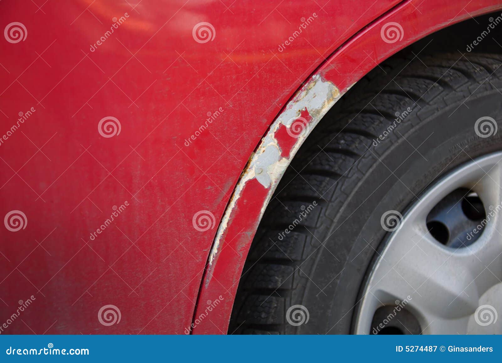 Скол на краске Ford Mondeo 4 от соприкосновения дверей фото