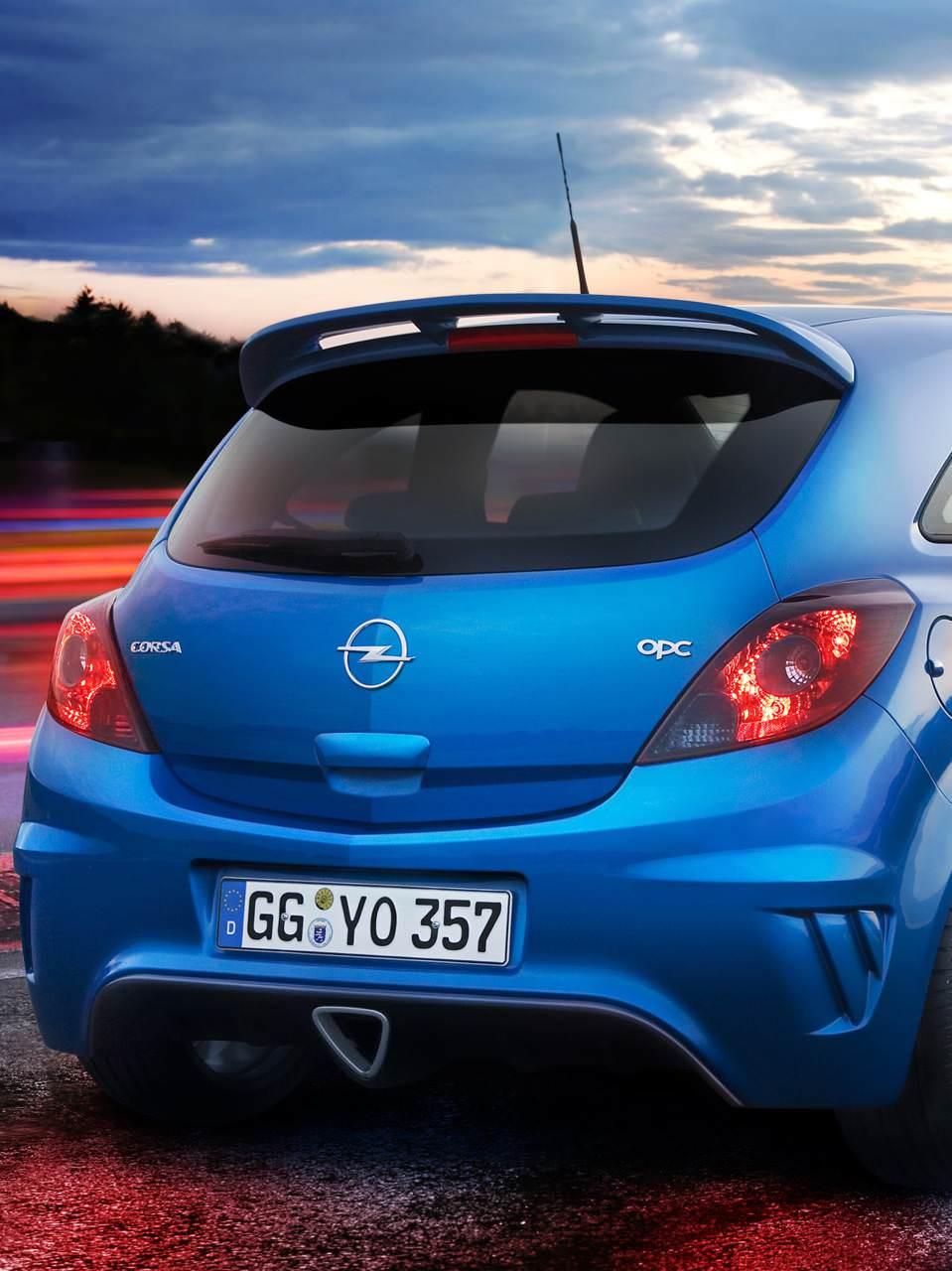 Можно ли открыть дверь багажника Opel Opel Corsa D из салона фото