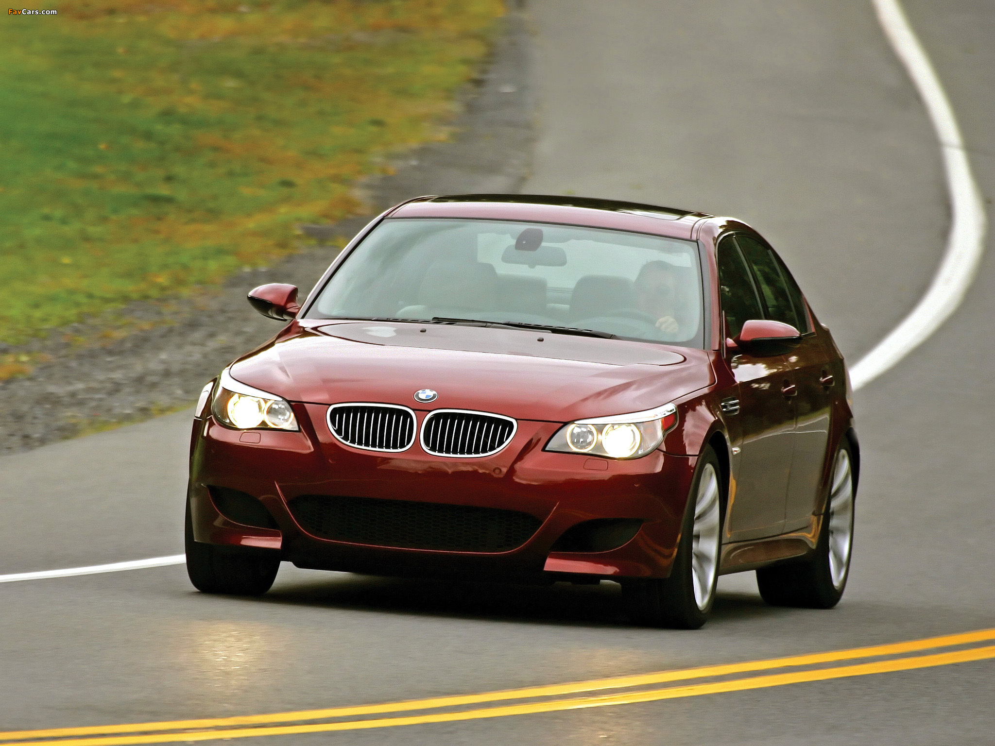Как работают адаптивные поворотные фары BMW BMW 5 E60 фото