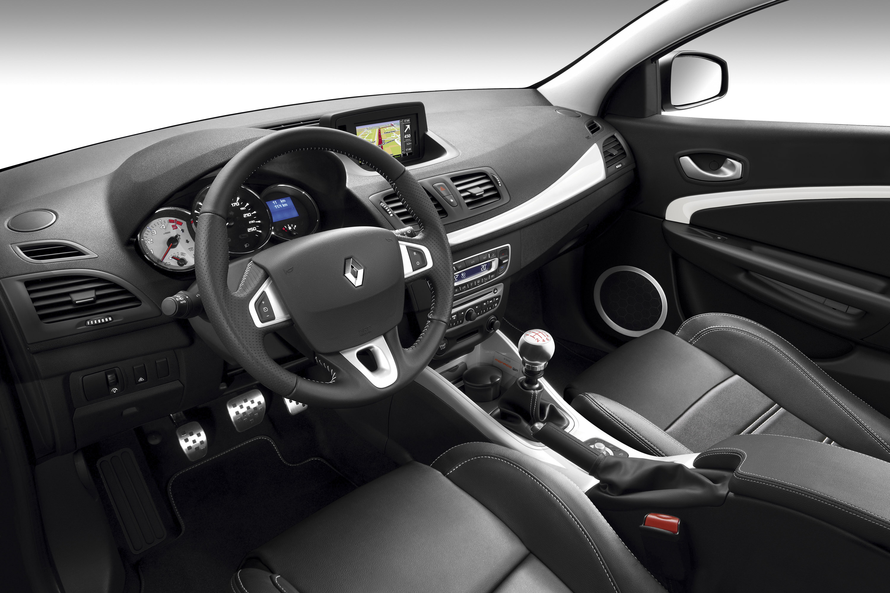 Запах гари в салоне нового Renault Megane III фото