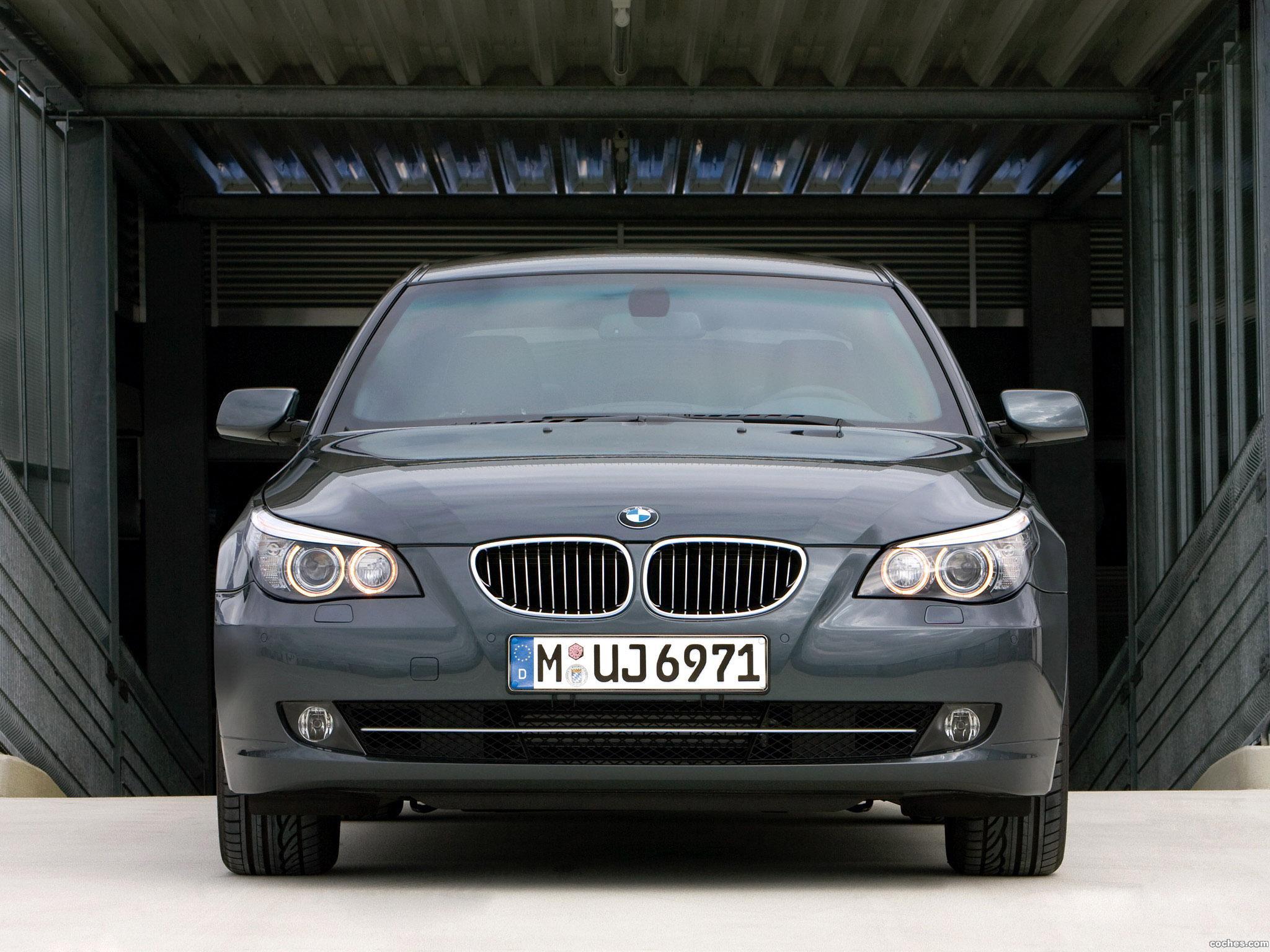 Комплектуются ли фары BMW 5 E60 омывателями фото