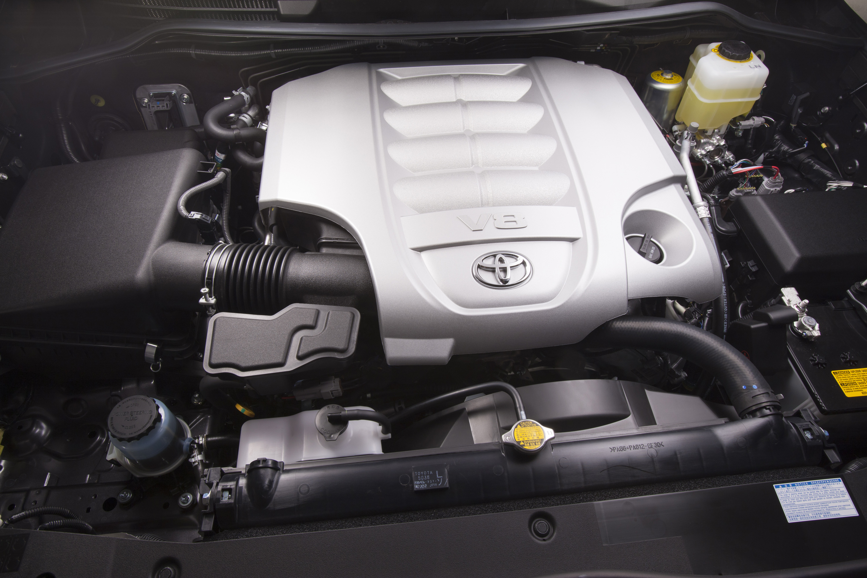 Установка системы предпускового нагрева двигателя на Toyota Land Cruiser 200 фото