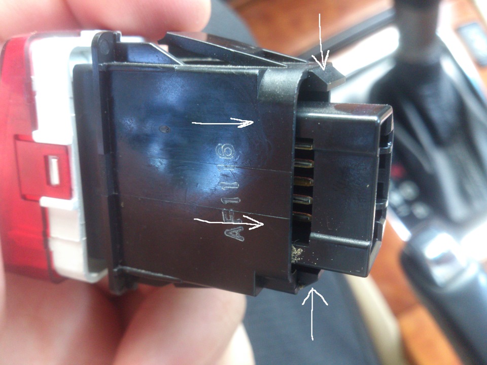 Замена кнопки аварийной сигнализации и лампы кнопки обогрева сидений на Honda Accord VII фото