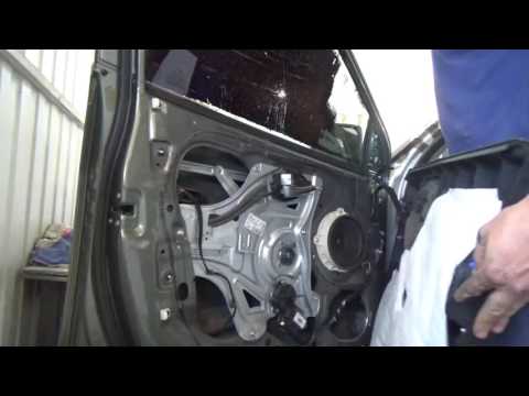 Демонтаж обшивки двери на Hyundai Getz