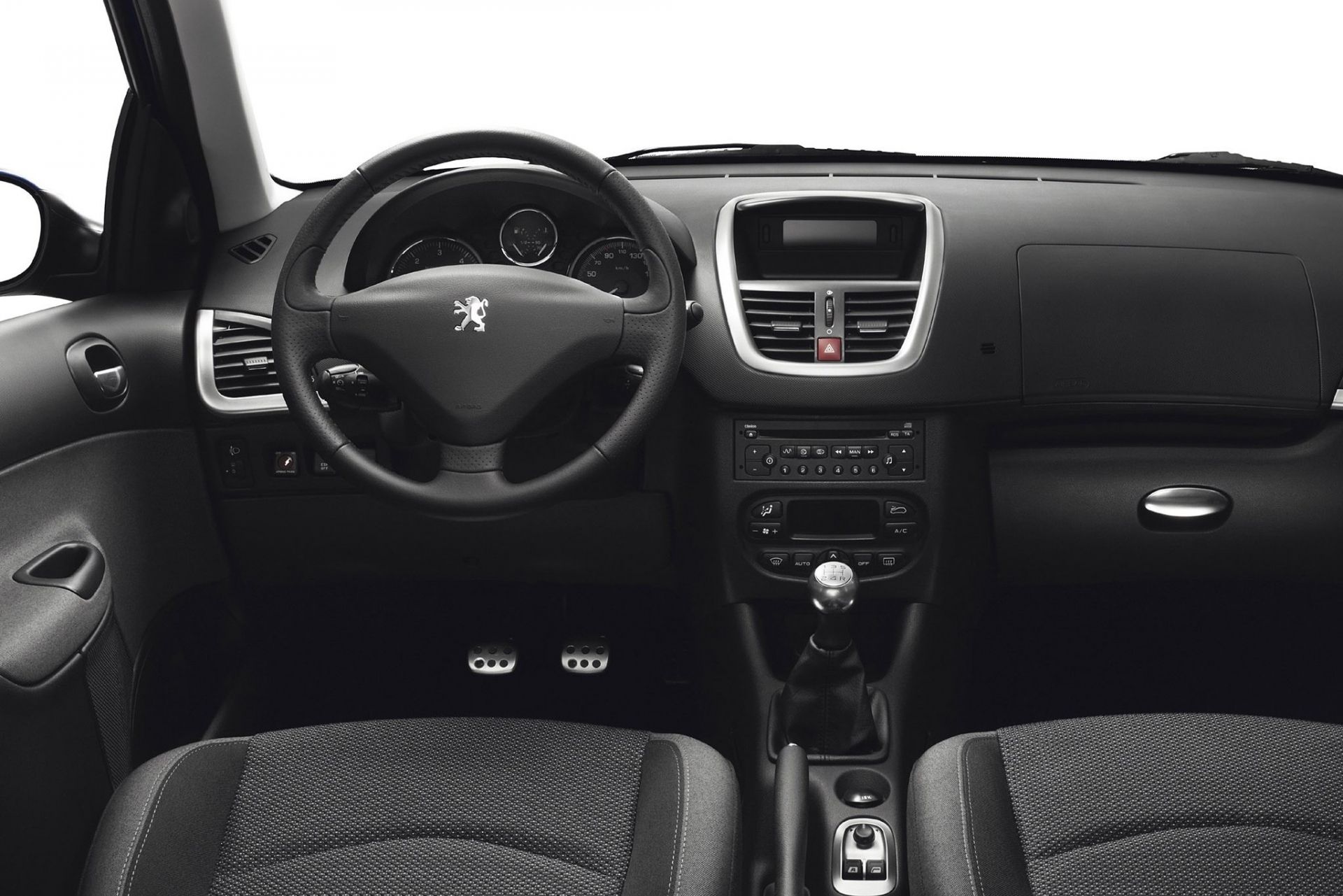 Какого максимального размера колонки можно установить в салон Peugeot 206 вместо штатных фото
