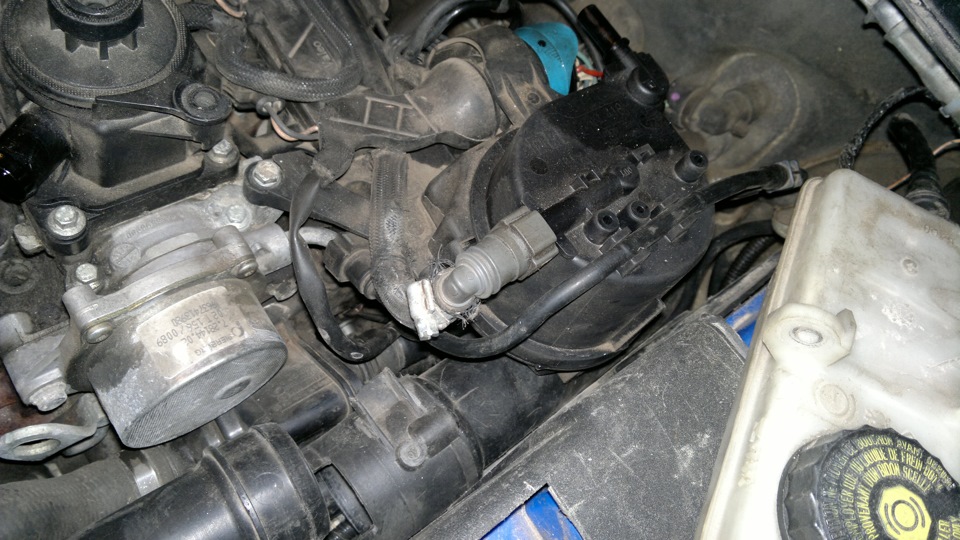Где находится топливный фильтр в Peugeot 207 фото