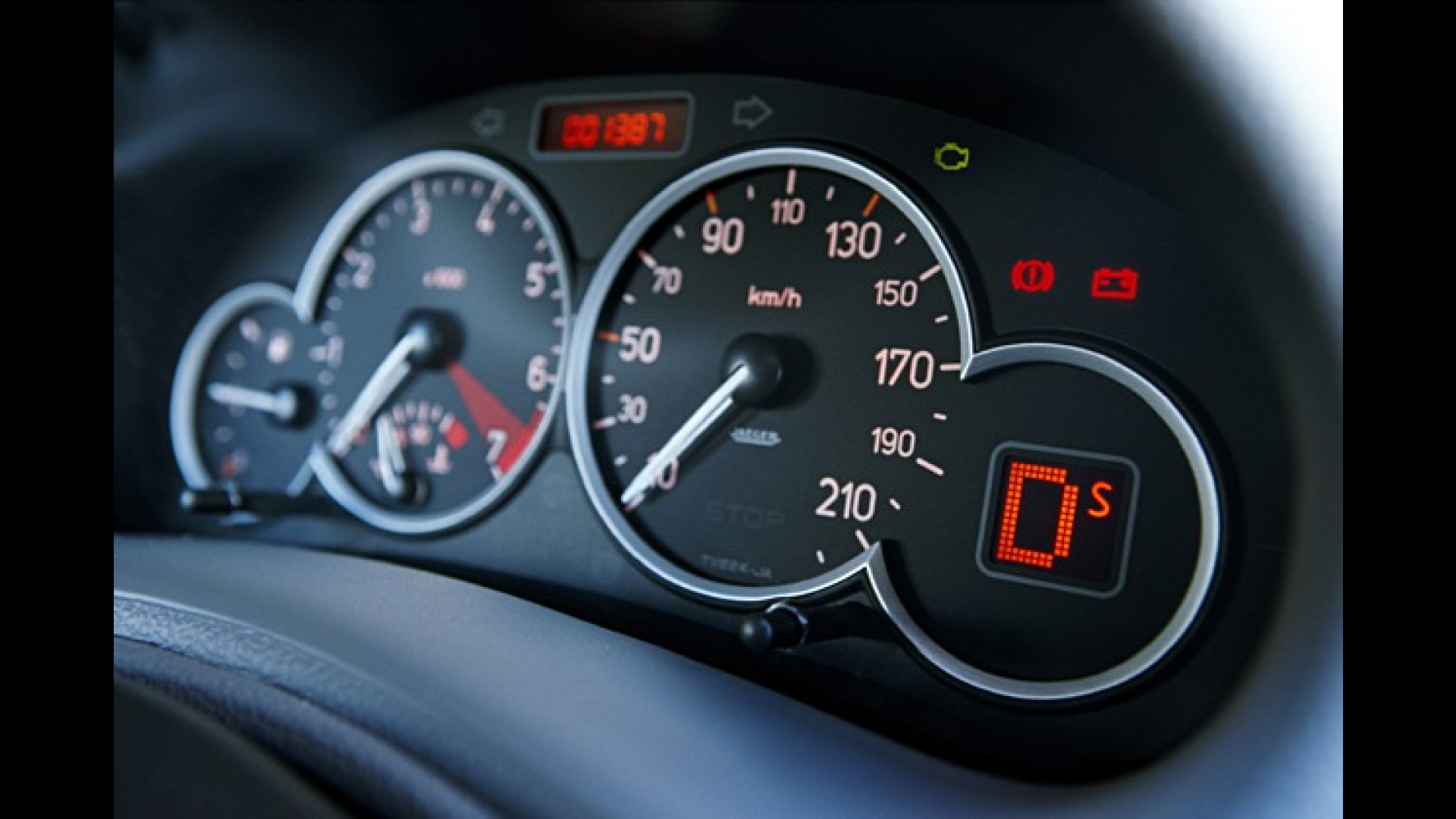 На Peugeot 207 с АКПП при торможении сильно падают обороты двигателя фото