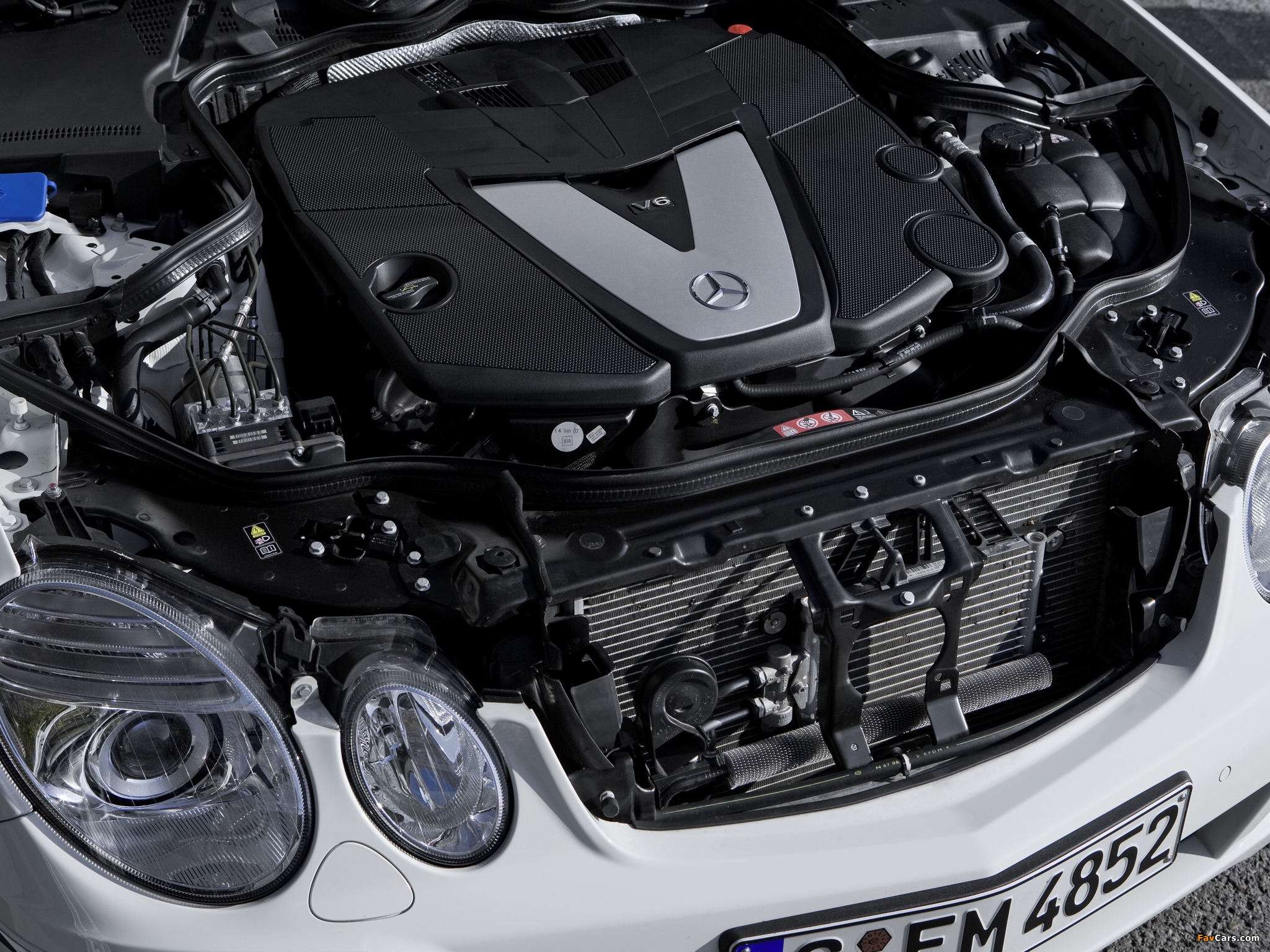 Какими бензиновыми двигателями оснащается Mercedes E-Class (W211) фото