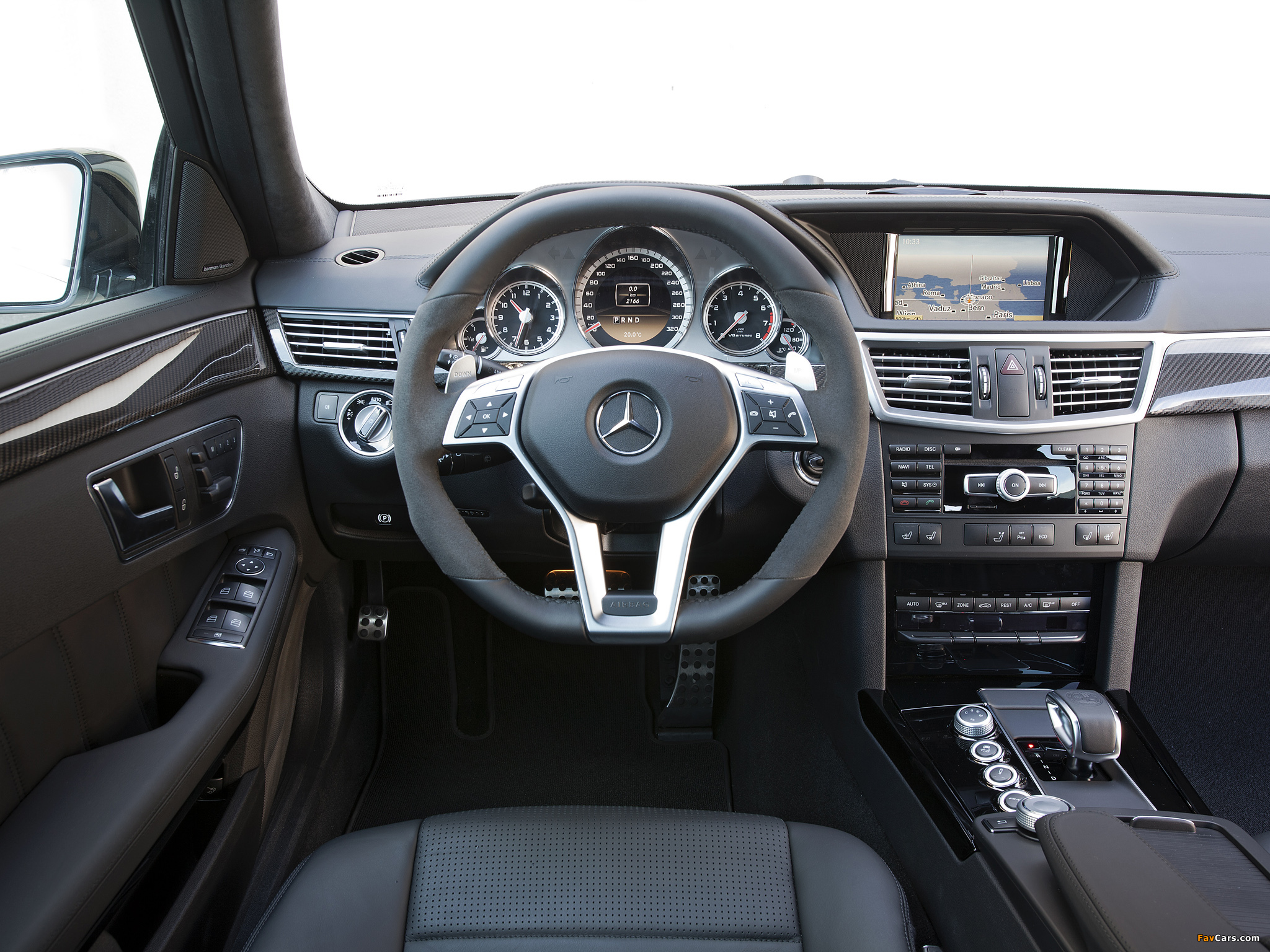 Можно ли установить подстаканники спереди в Mercedes E-Class (W212) рестайл фото
