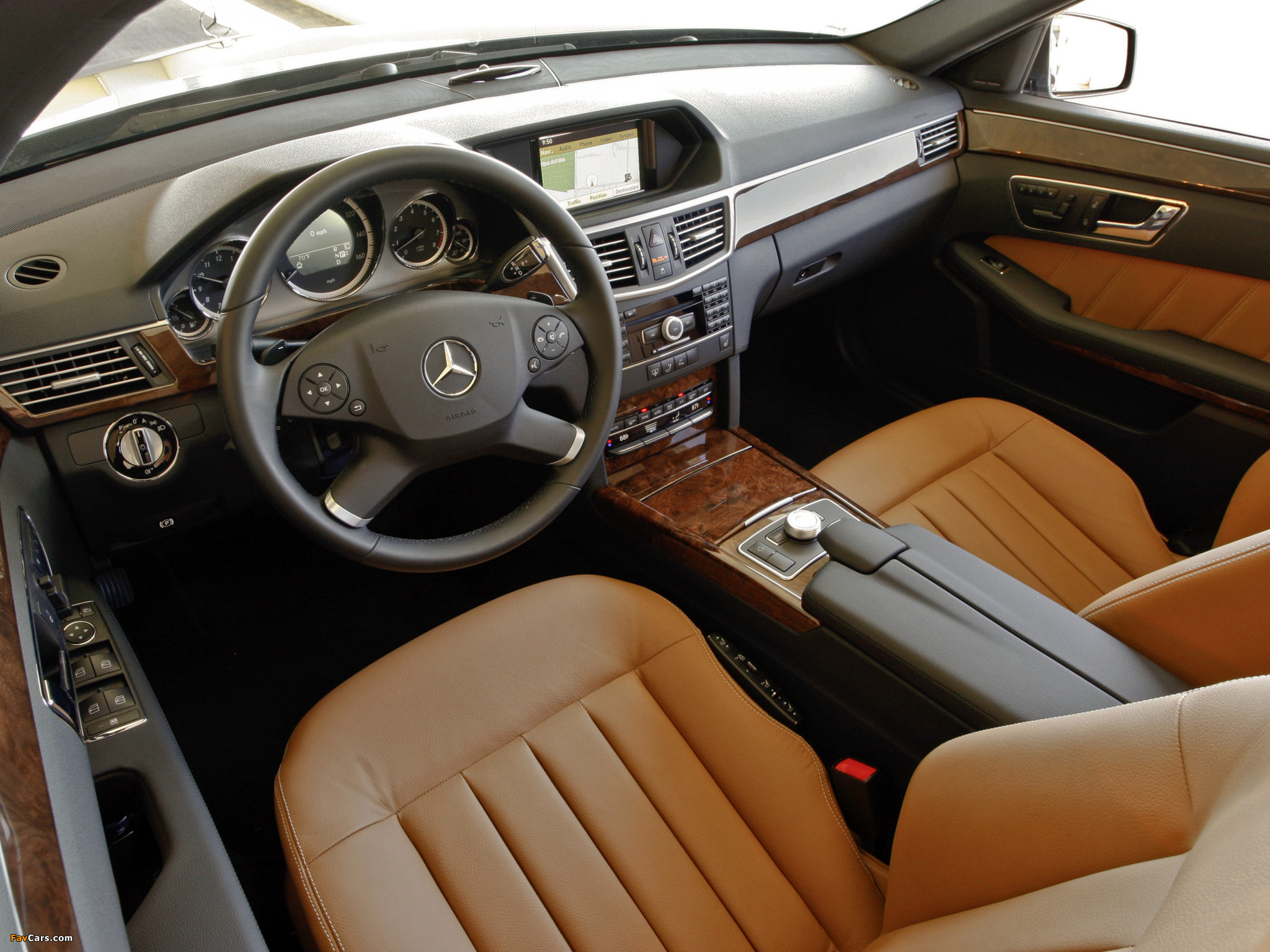 Для каких карт памяти предназначен слот на панели Comand в Mercedes E-Class (W212) фото