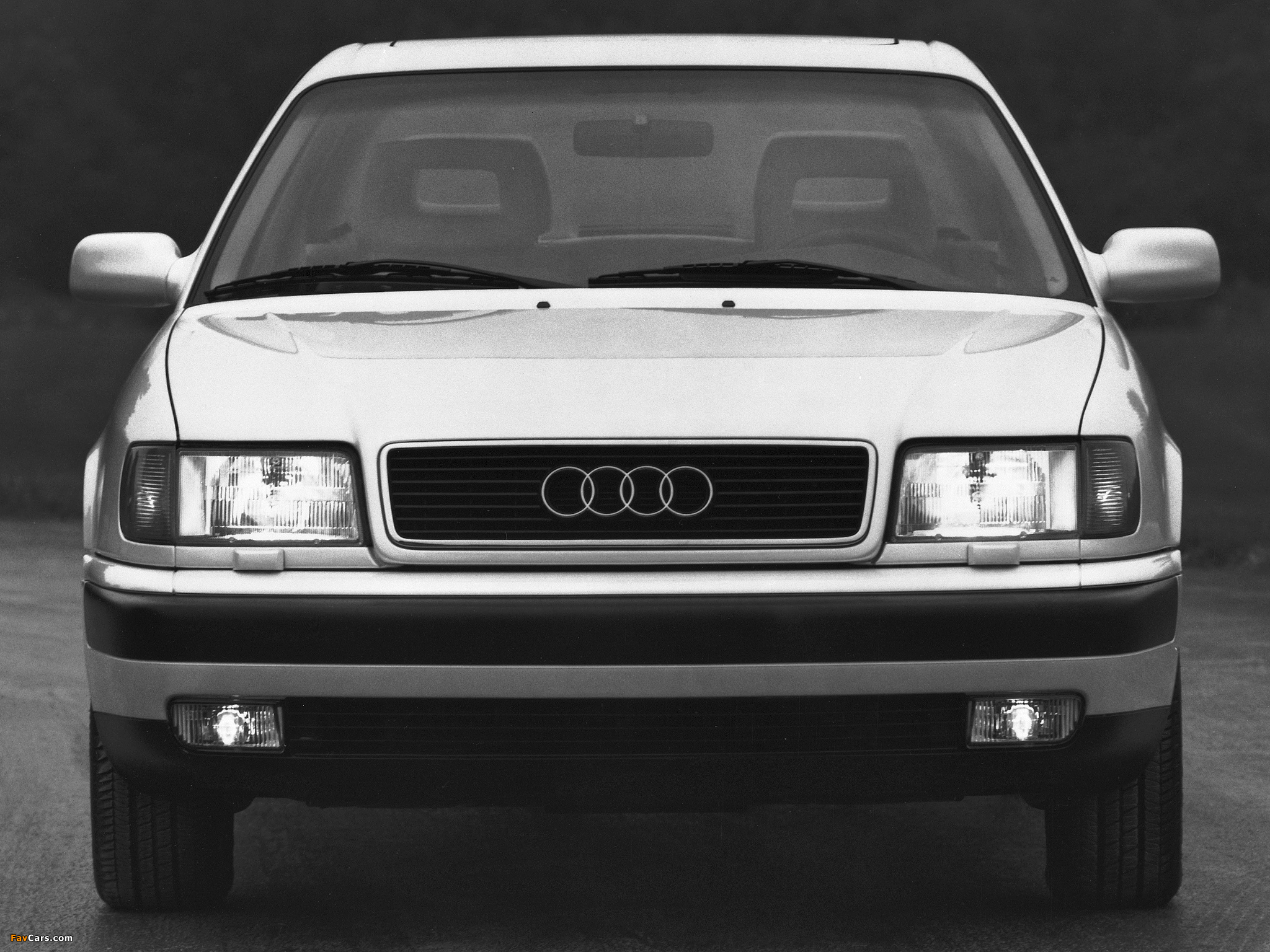 Замена стекла фары на Audi 100 C4 фото