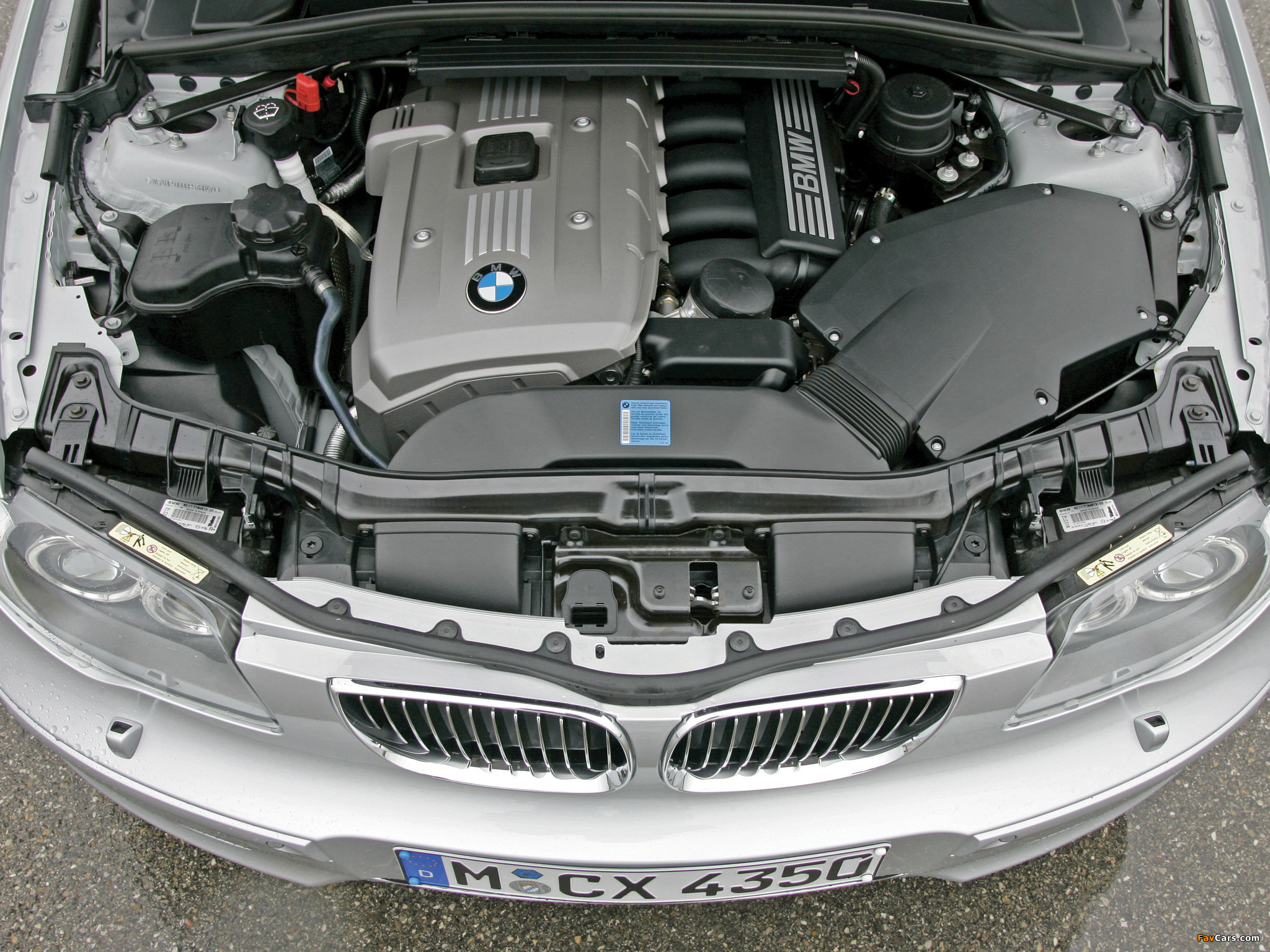 Снятие аккумулятора на BMW 1-Series Е87 фото