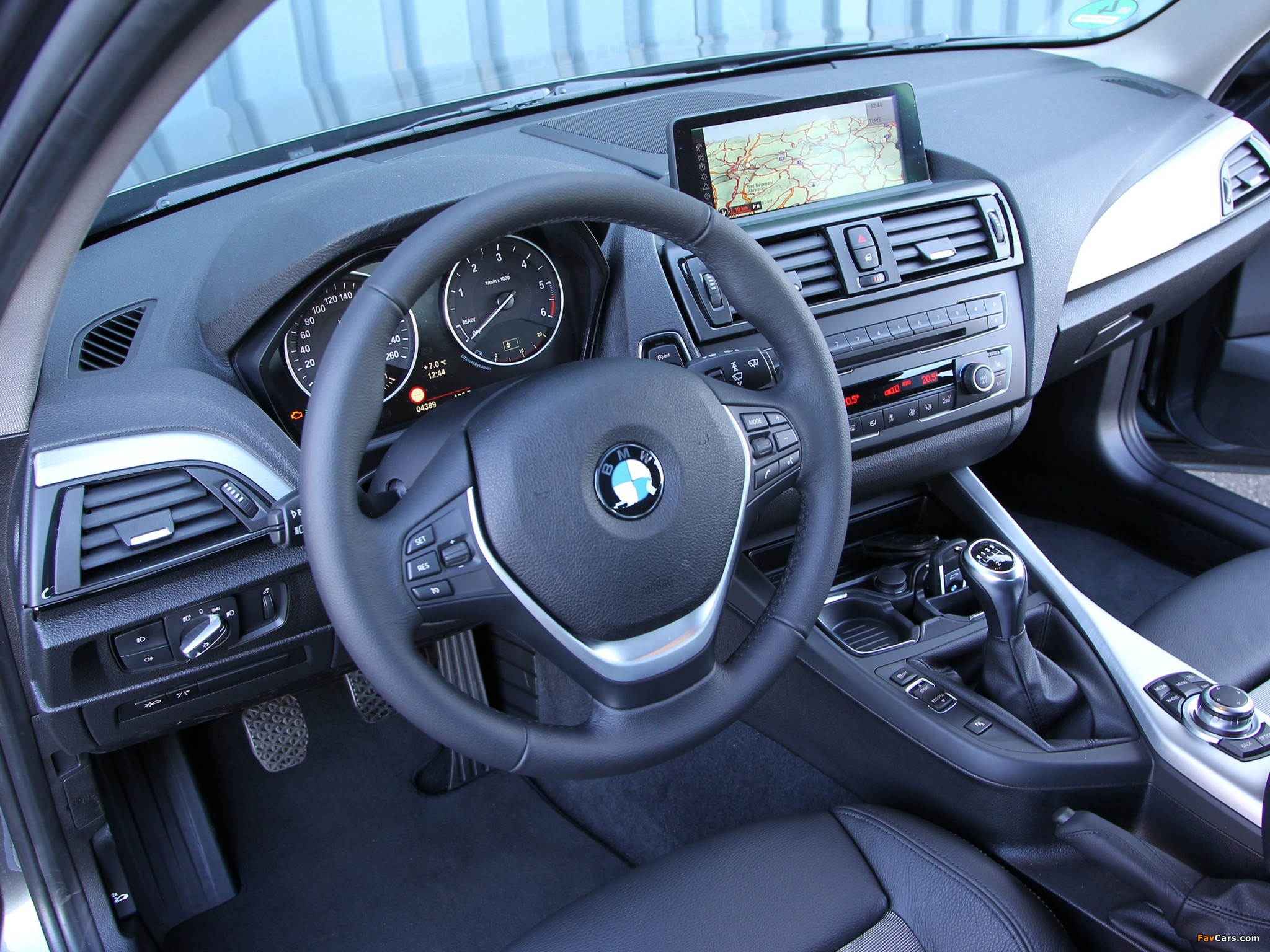 Замена центральной консоли на BMW 1-Series F20 фото
