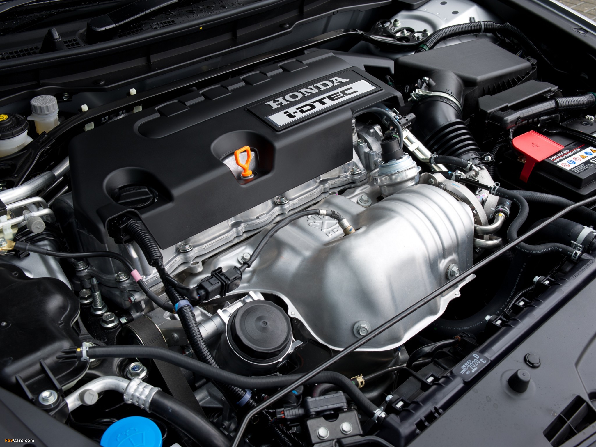 Заправочная емкость двигателя R18A на Honda Civic 8 фото