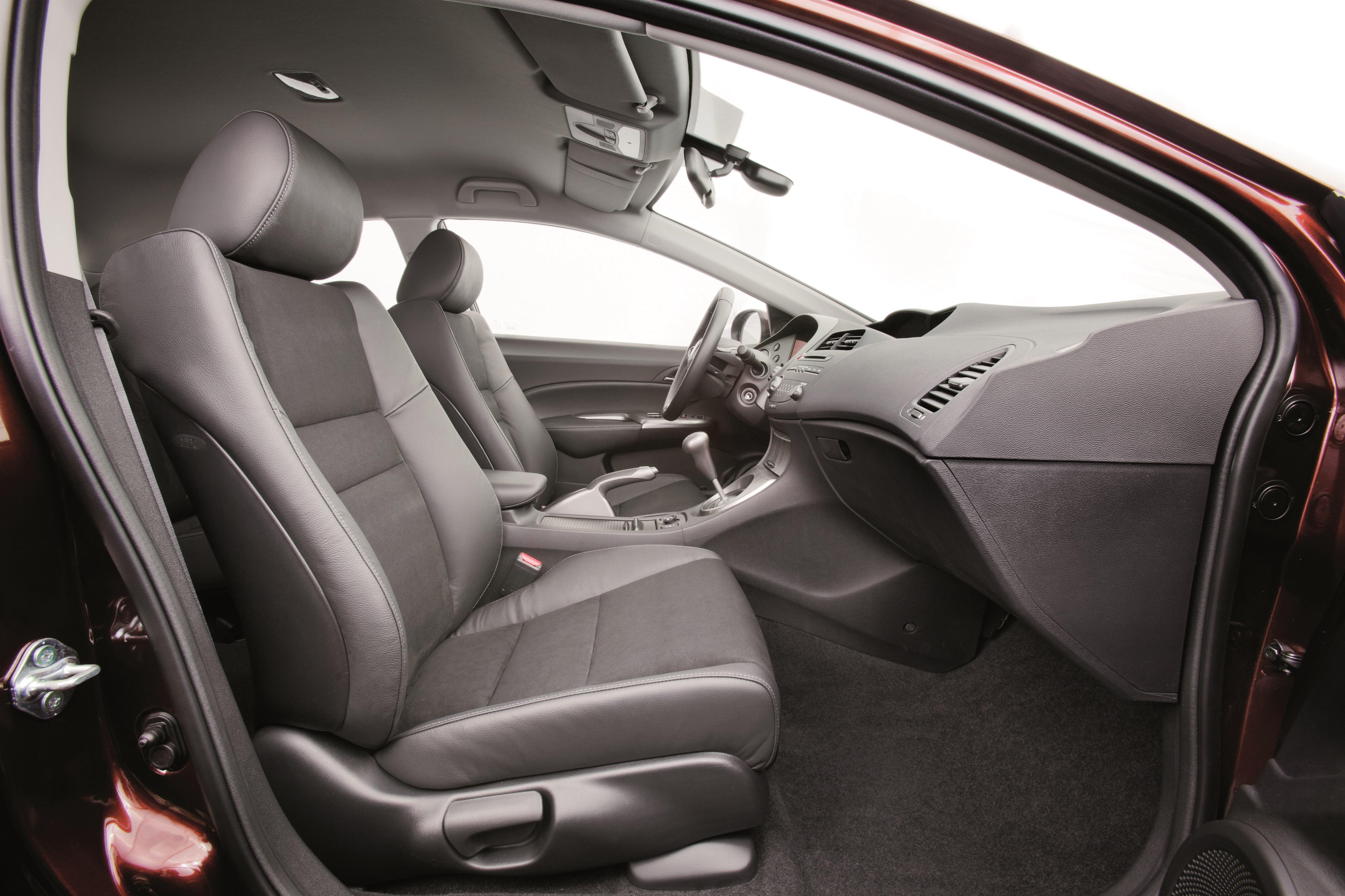 Замена рампы переднего сиденья водителя на Honda Civic VIII фото