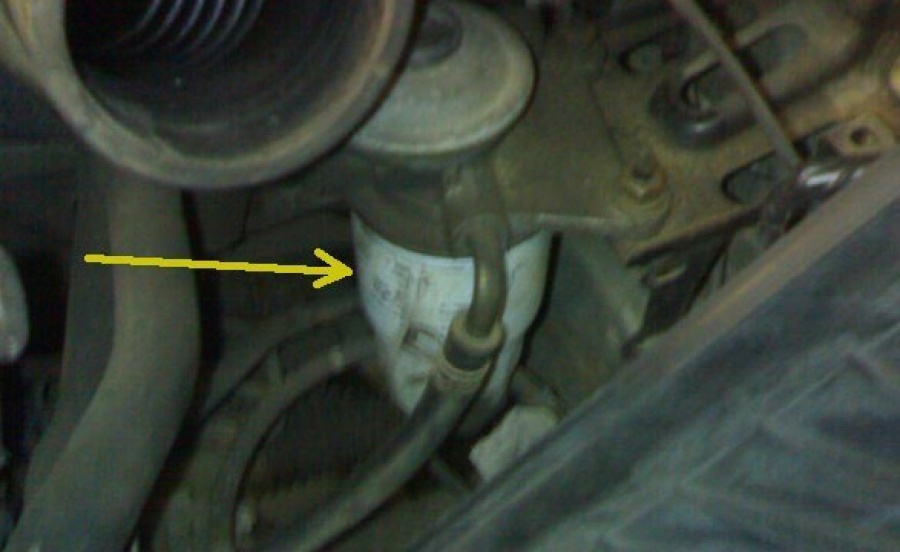 Замена топливного фильтра на Toyota Avensis 2