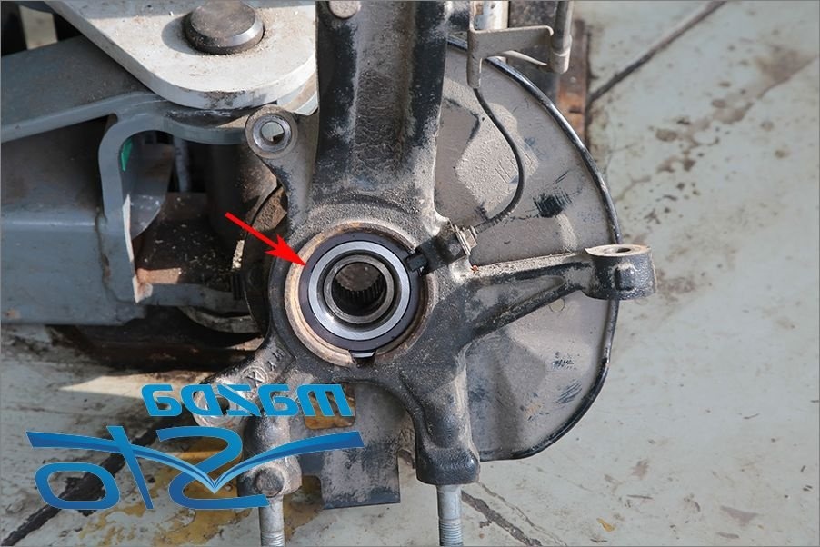 Замена подшипника передней ступицы на Mazda 3 (I) фото