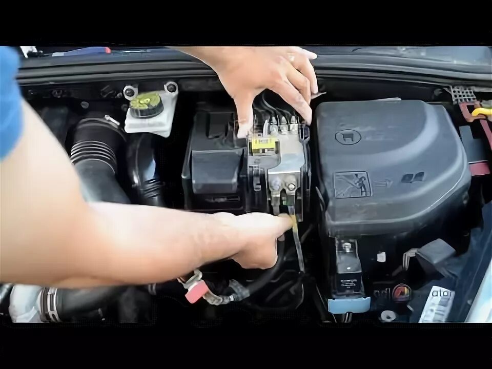 Запуск двигателя от аккумулятора другого автомобиля на Citroen C4 фото