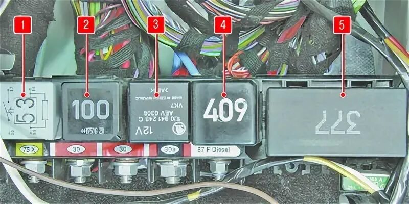 Демонтаж реле и кнопки аварийной сигнализации на Skoda Octavia A4 (Tour) фото