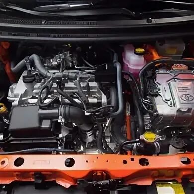 Емкость контуров охлаждения бензинового двигателя на Toyota Prius