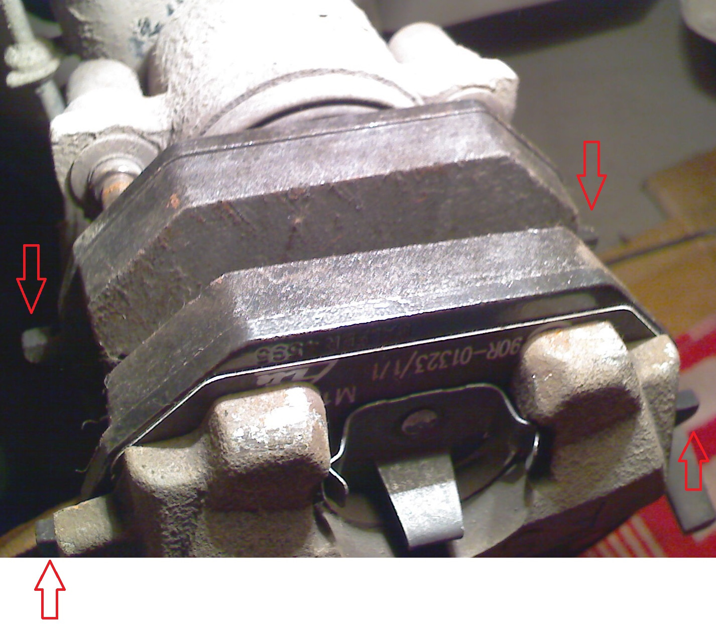 Особенности замены тормозных колодок в Skoda Octavia фото
