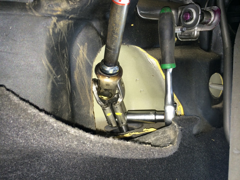 Как самостоятельно устранить люфт в рулевой рейке Ford Focus 2? фото