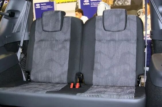 Можно ли снять сидения третьего ряда в Lada Largus по отдельности? фото