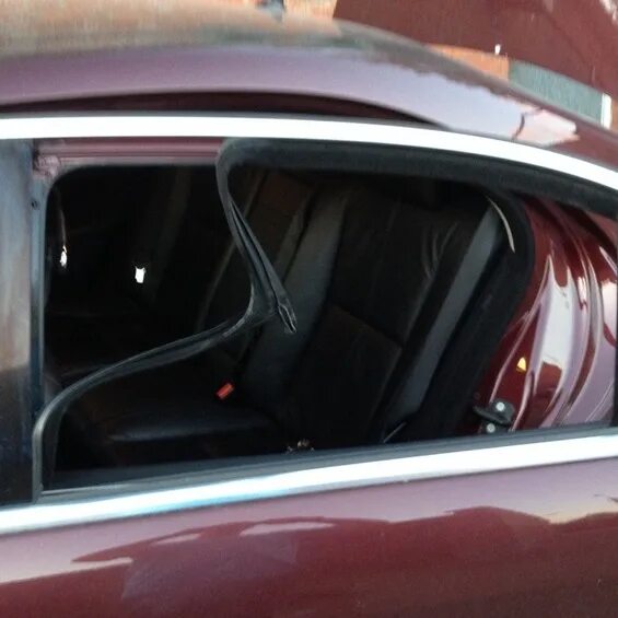Замена декоративных накладок стекла задней двери Mercedes-Benz S-klasse (W221)