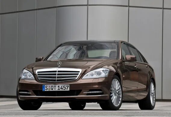 Особенности рестайлингового Mercedes-Benz S-klasse (W221) фото